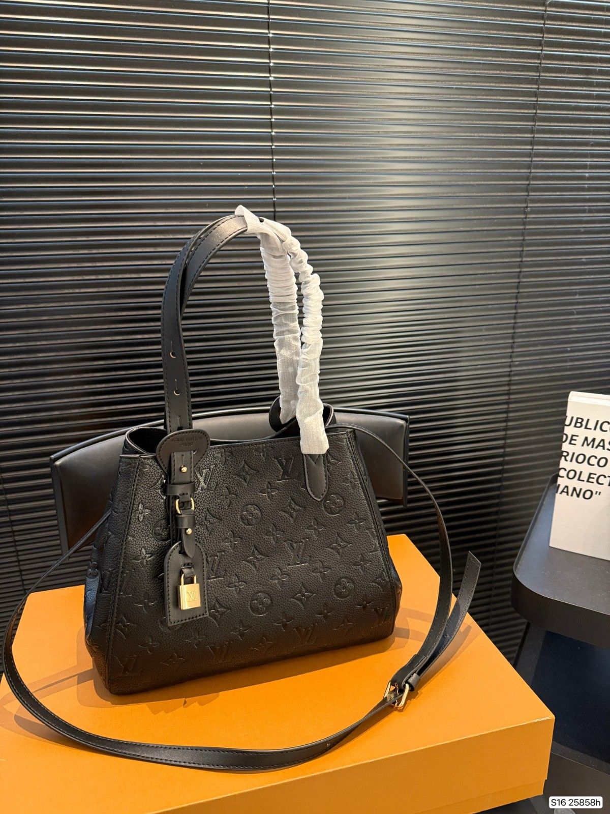 ルイヴィトン all in one ハンドバッグ A31904