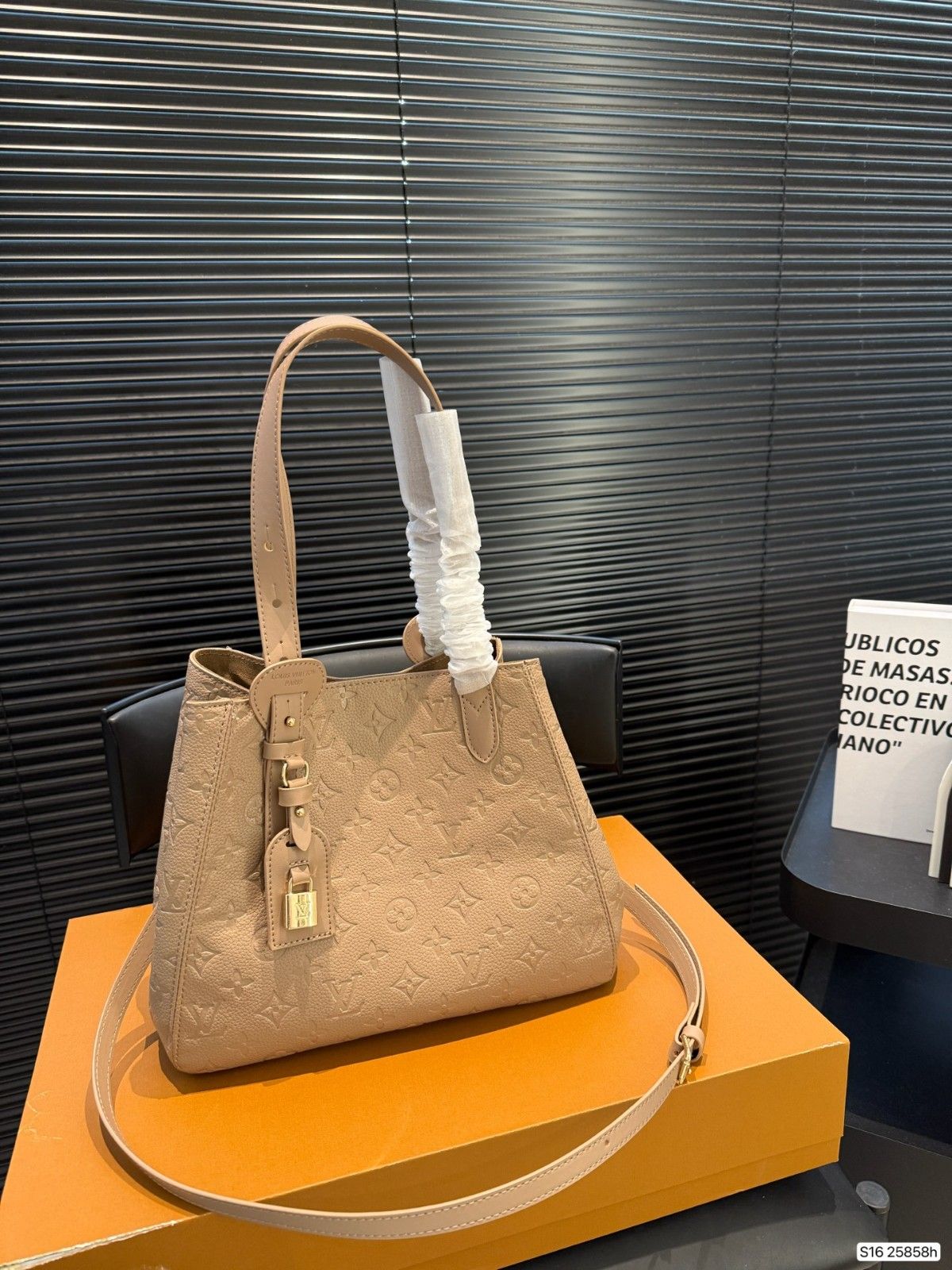 ルイヴィトン all in one ハンドバッグ A31904