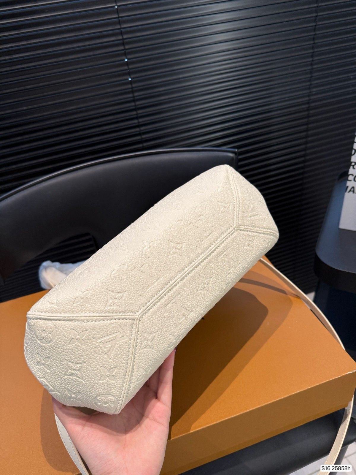 ルイヴィトン all in one ハンドバッグ A31904