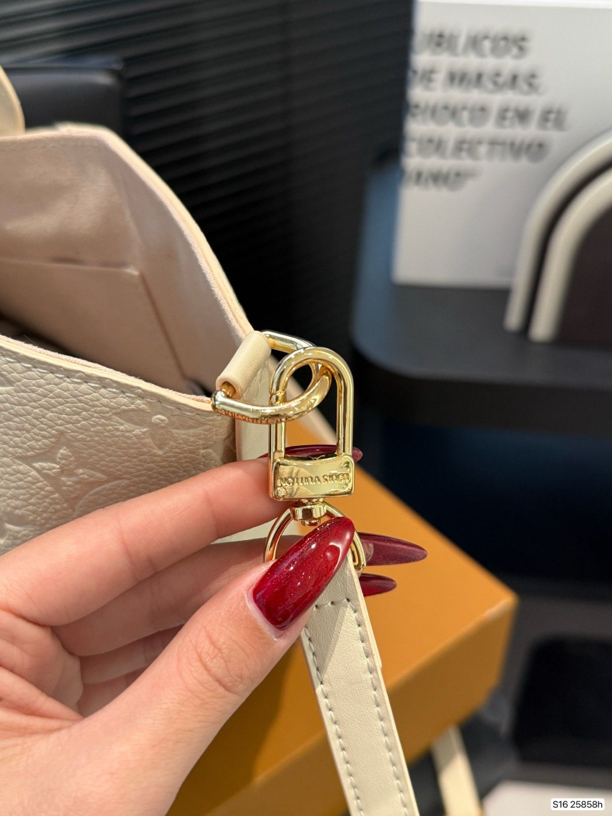 ルイヴィトン all in one ハンドバッグ A31904