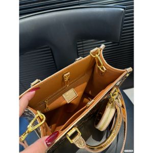 ルイヴィトン LV onthego トートバッグ A31903