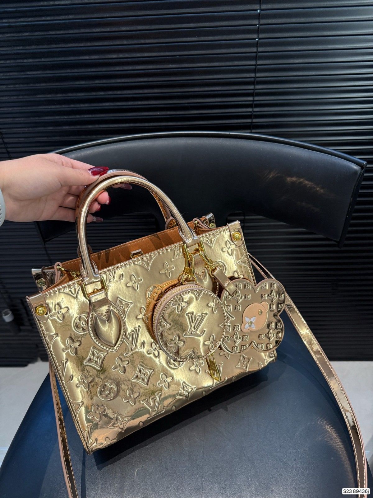 ルイヴィトン LV onthego トートバッグ A31903