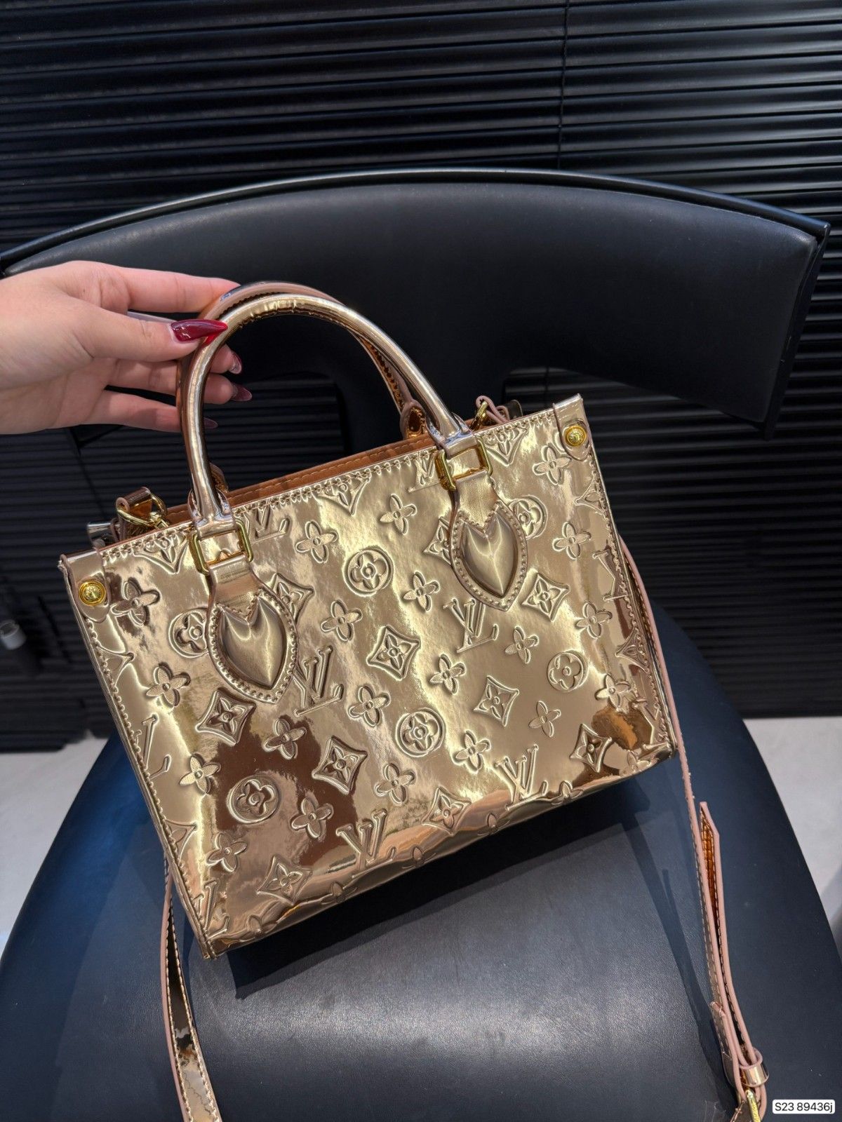 ルイヴィトン LV onthego トートバッグ A31903