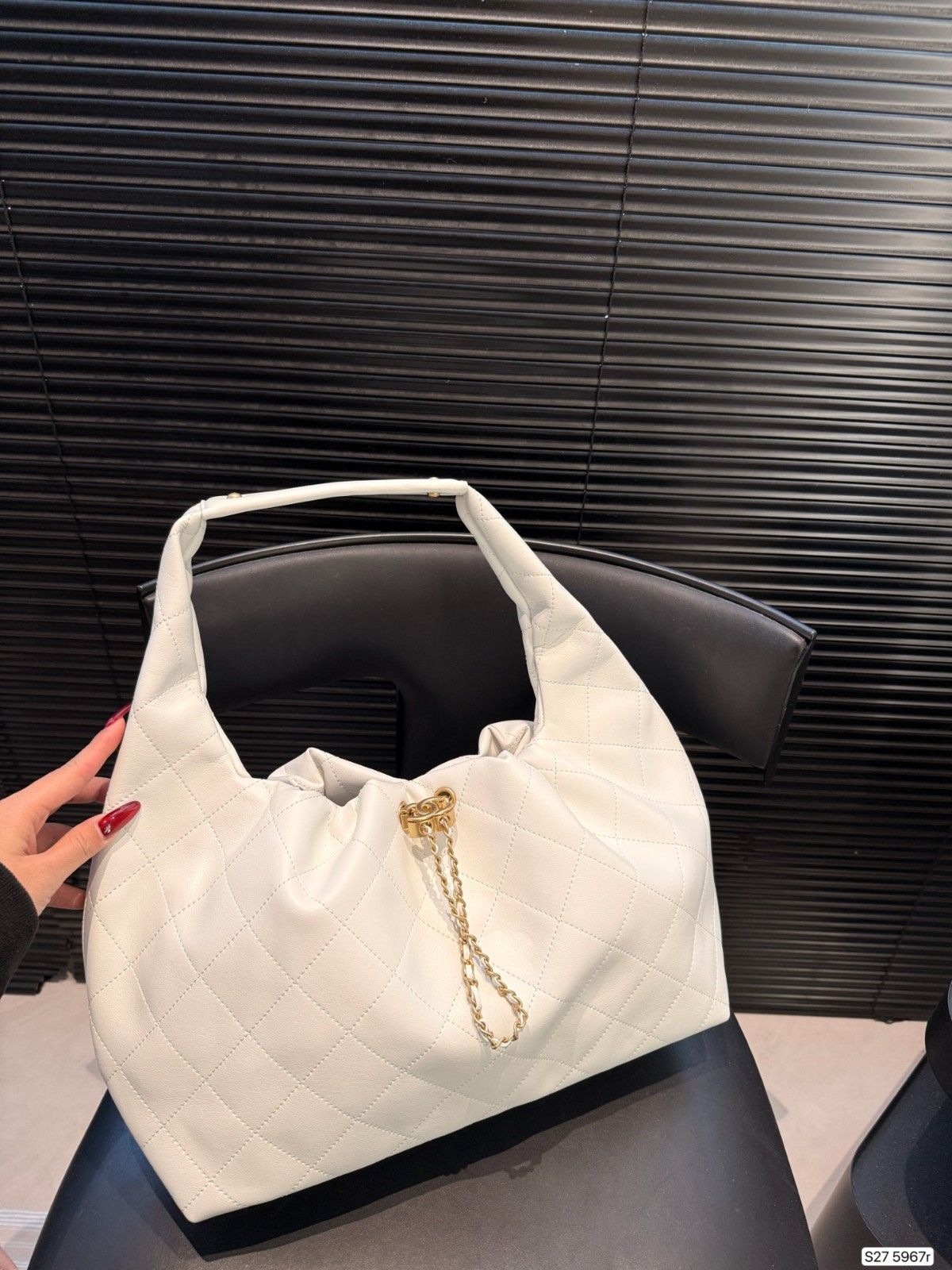 シャネル ホーボーバッグ 人気 オシャレ A31900