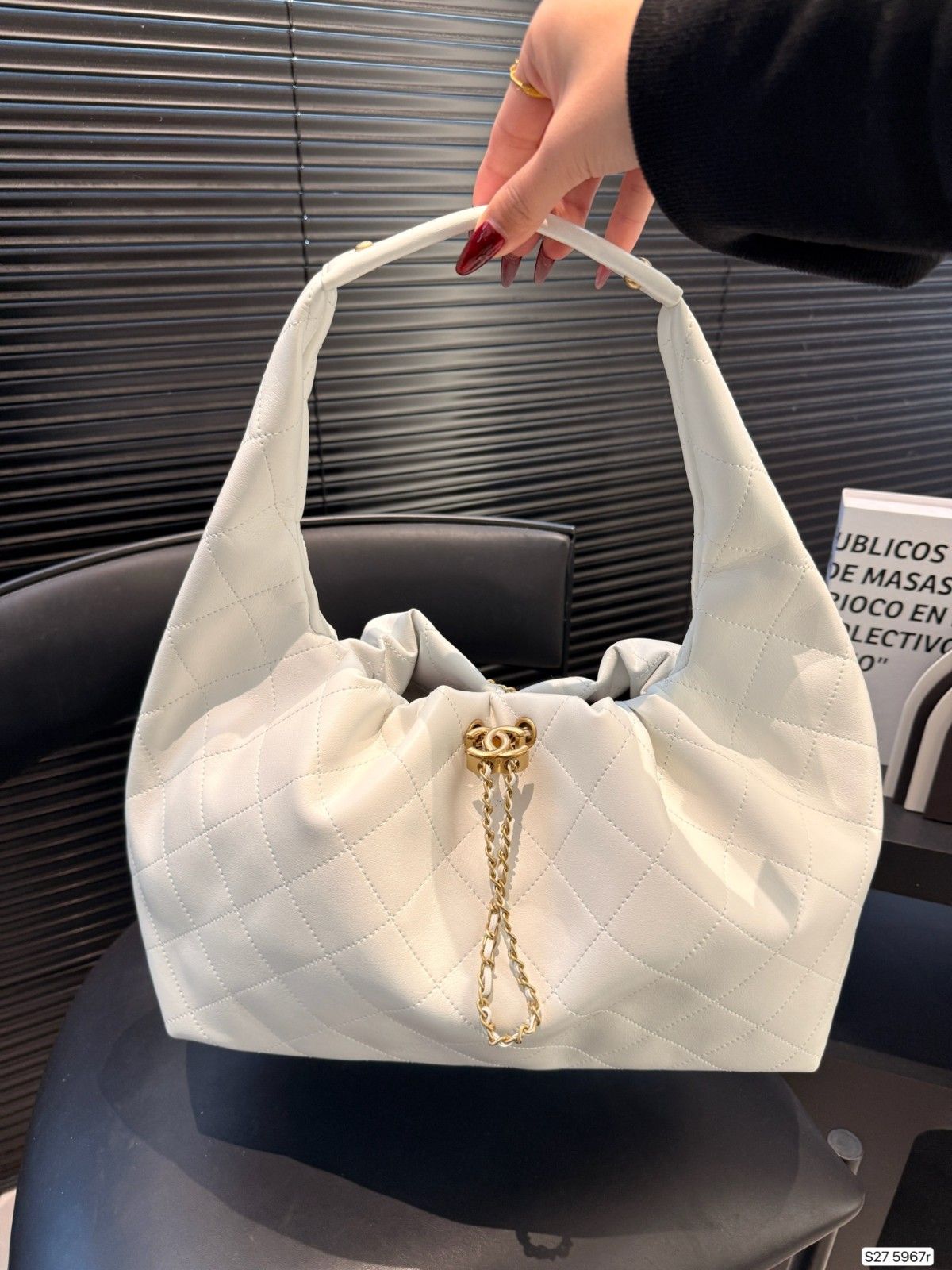 シャネル ホーボーバッグ 人気 オシャレ A31900