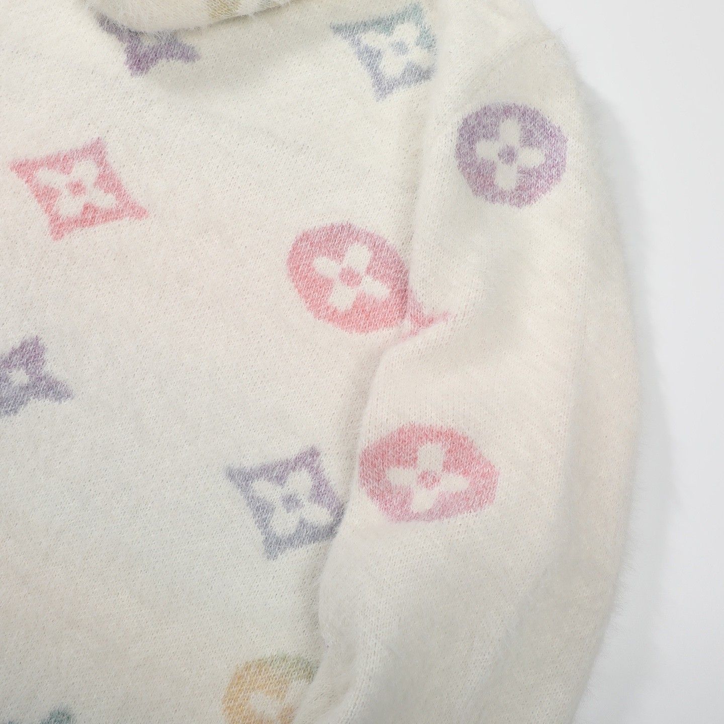 ルイヴィトン ジップ付きフード付きニットアウター A31930