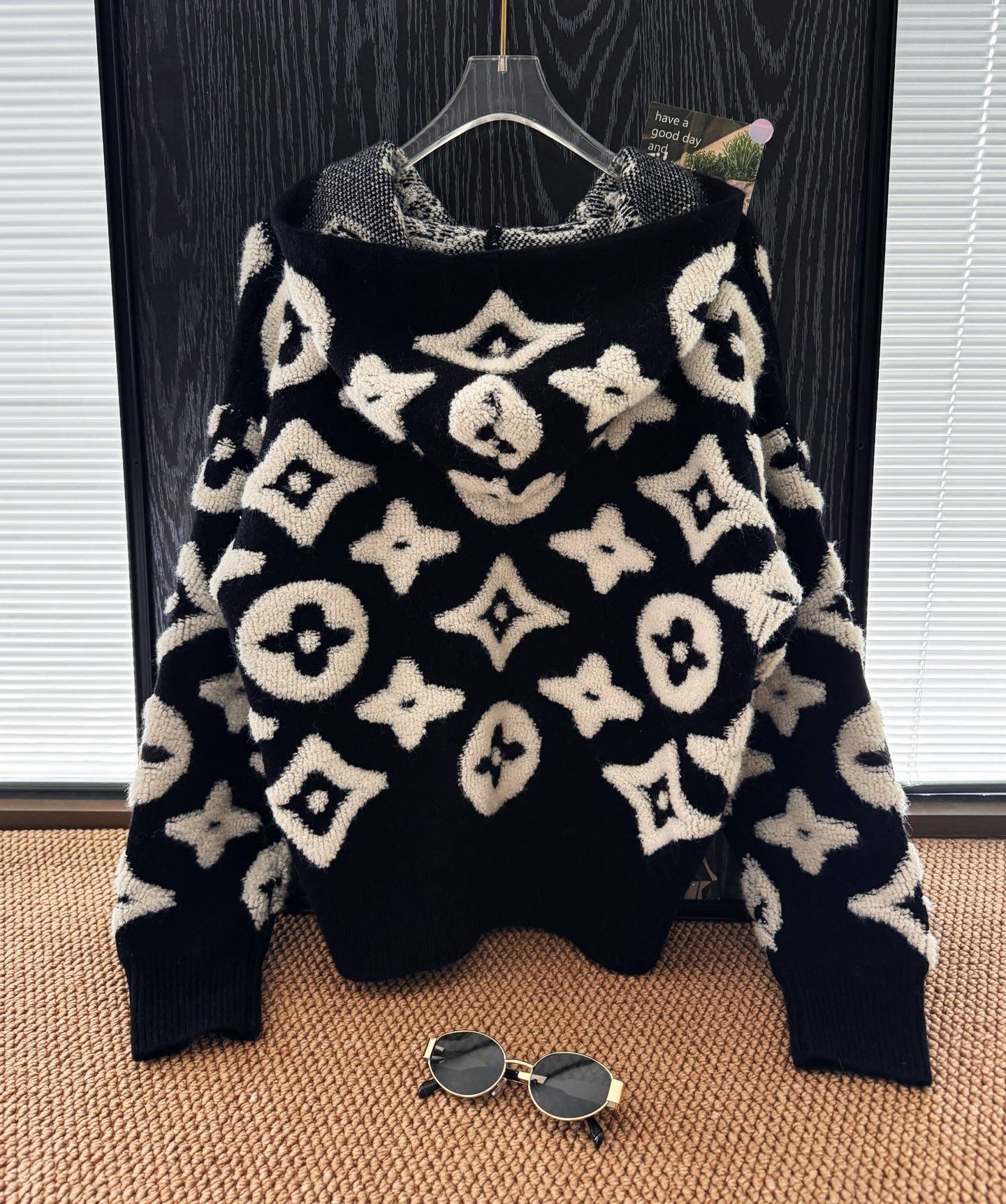 ルイヴィトン ジップ付きフード付きニットアウター A31925