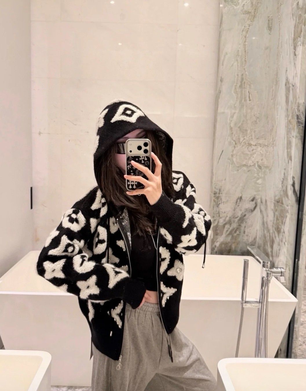 ルイヴィトン ジップ付きフード付きニットアウター A31925