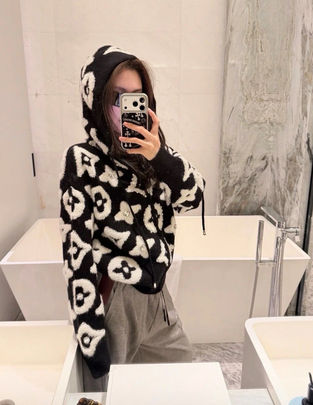 ルイヴィトン ジップ付きフード付きニットアウター A31925