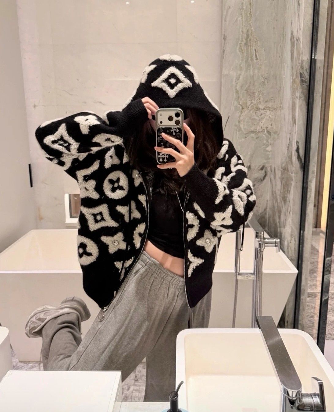 ルイヴィトン ジップ付きフード付きニットアウター A31925