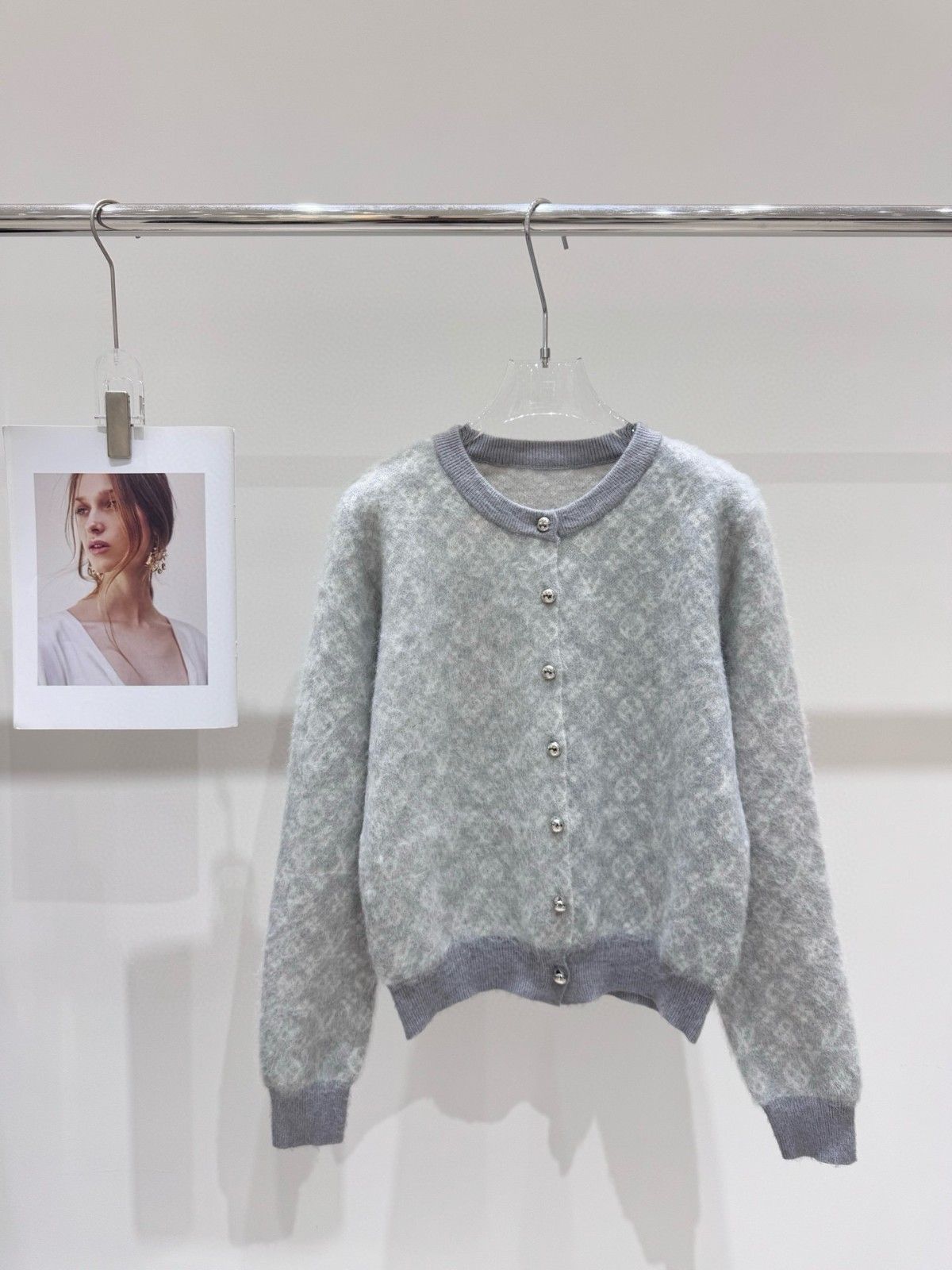 ルイヴィトン クルーネックの長袖カーディガン フリーサイズ A31921