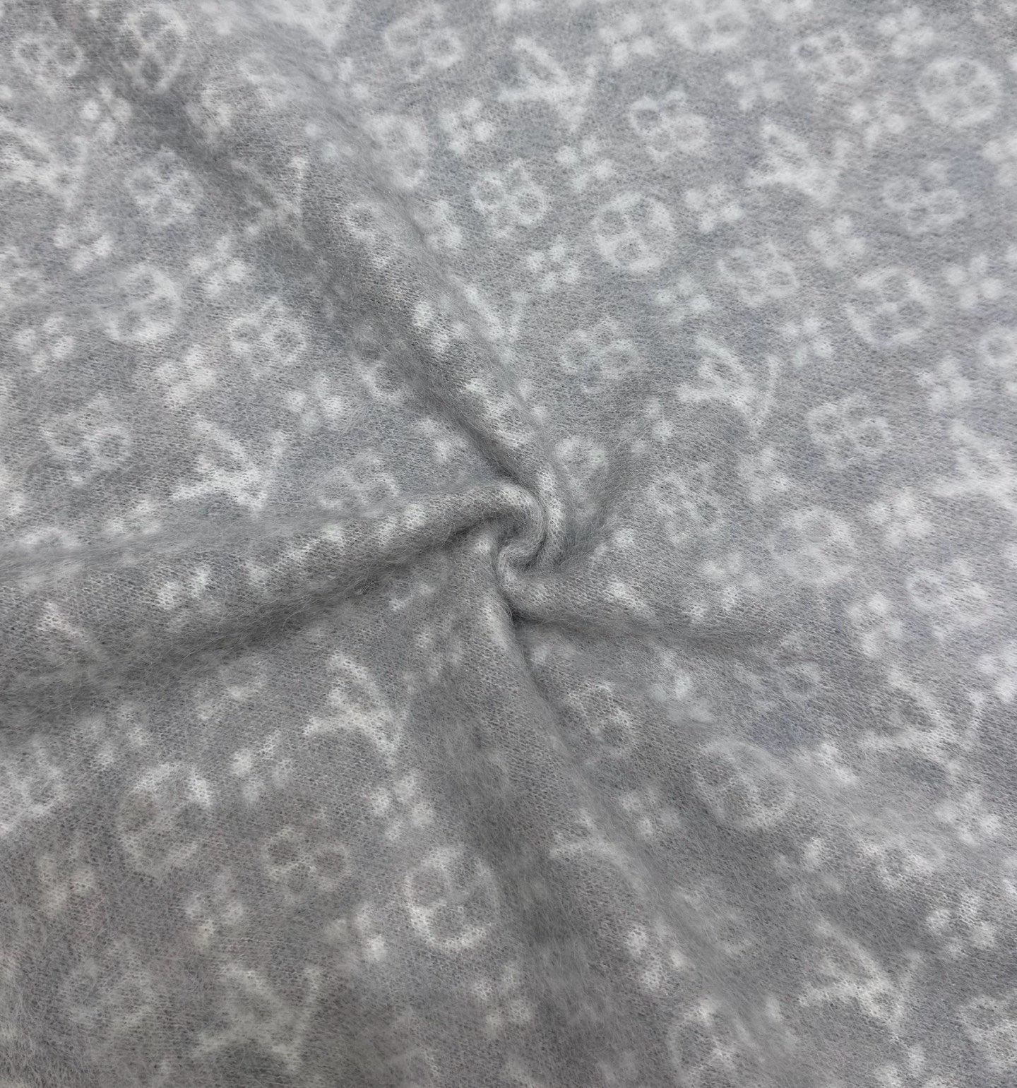 ルイヴィトン クルーネックの長袖カーディガン フリーサイズ A31921