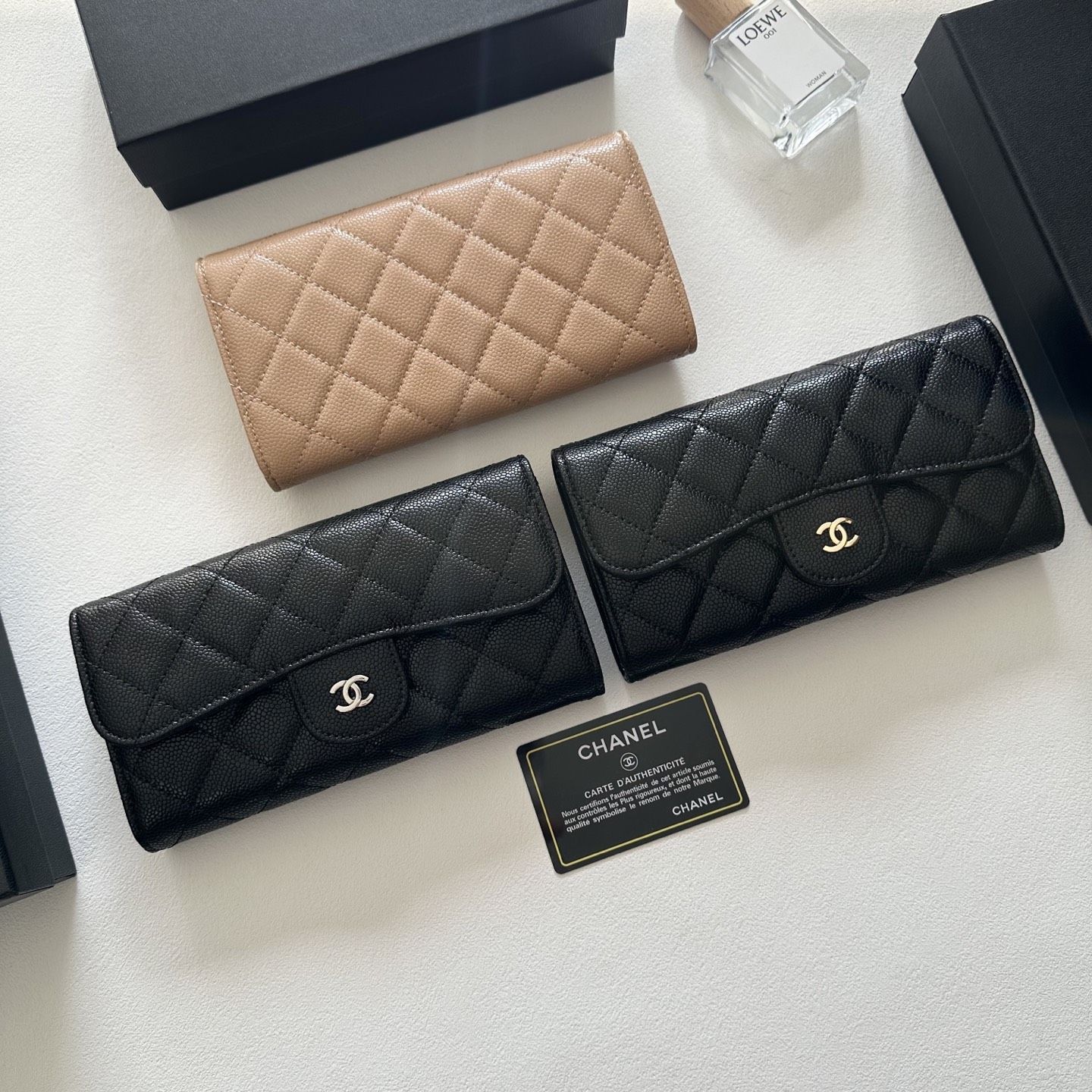 シャネル 長財布 キャビアレザーの二つ折り長財布 A31919