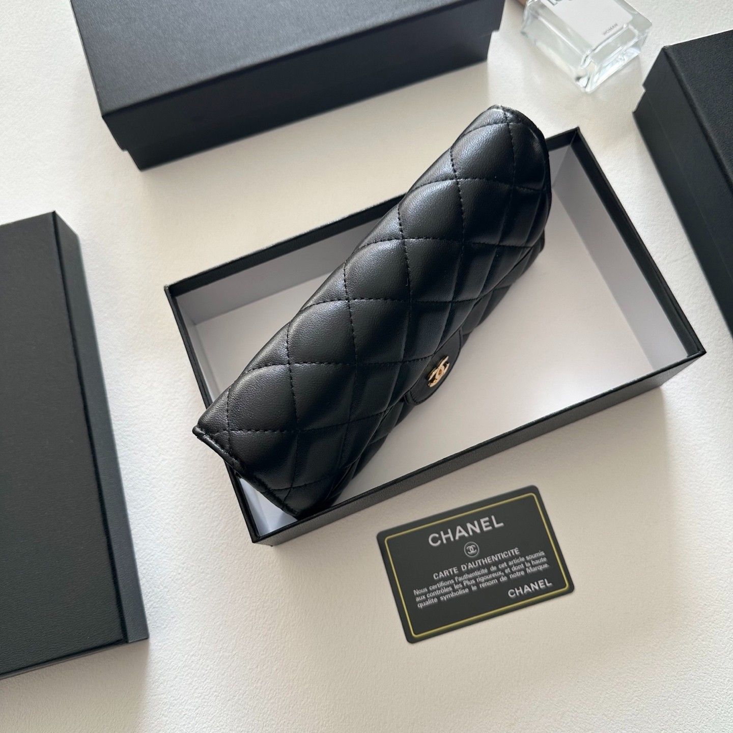 シャネル 長財布 キャビアレザーの二つ折り長財布 A31919