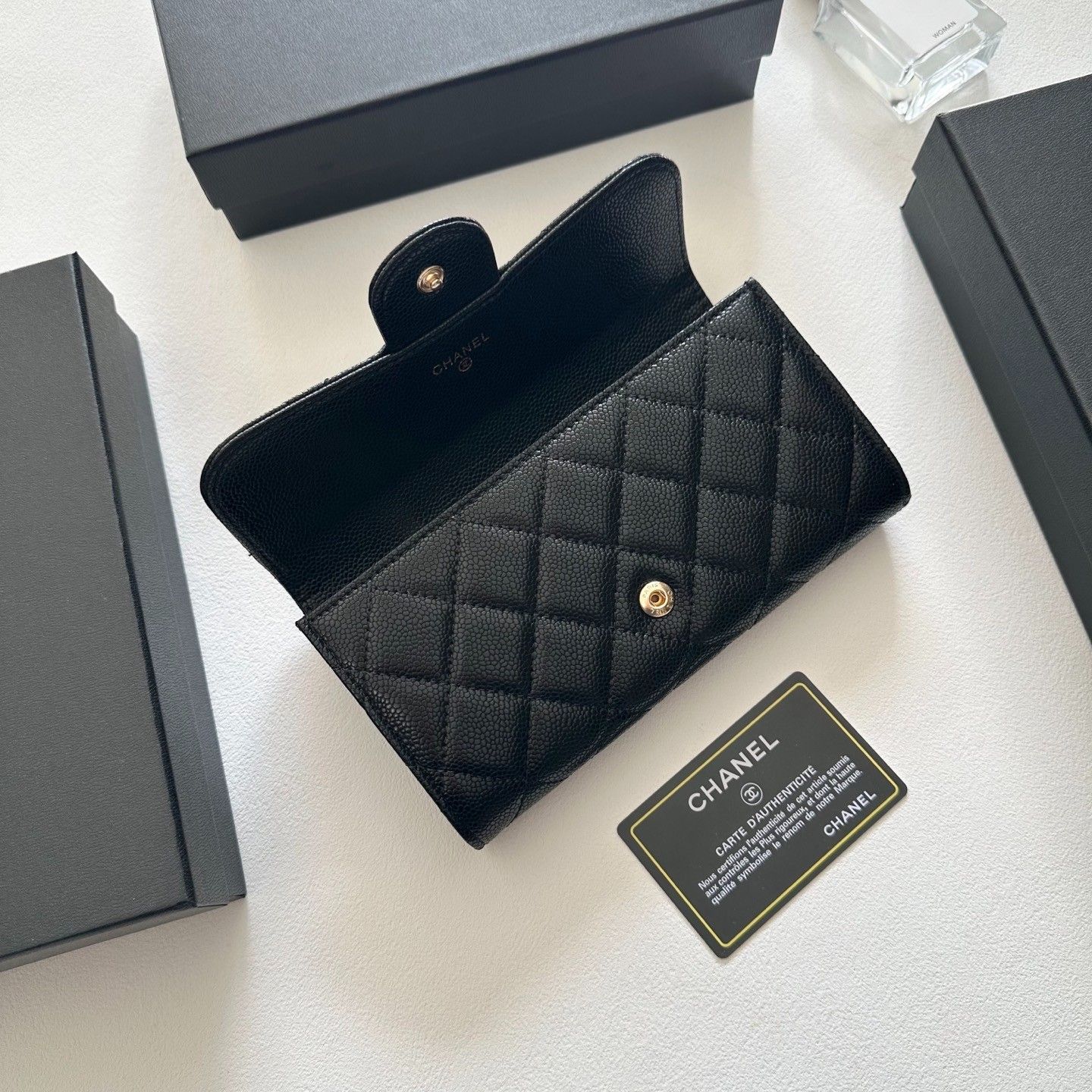 シャネル 長財布 キャビアレザーの二つ折り長財布 A31919