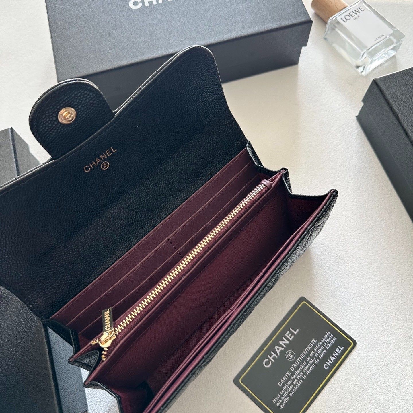 シャネル 長財布 キャビアレザーの二つ折り長財布 A31919