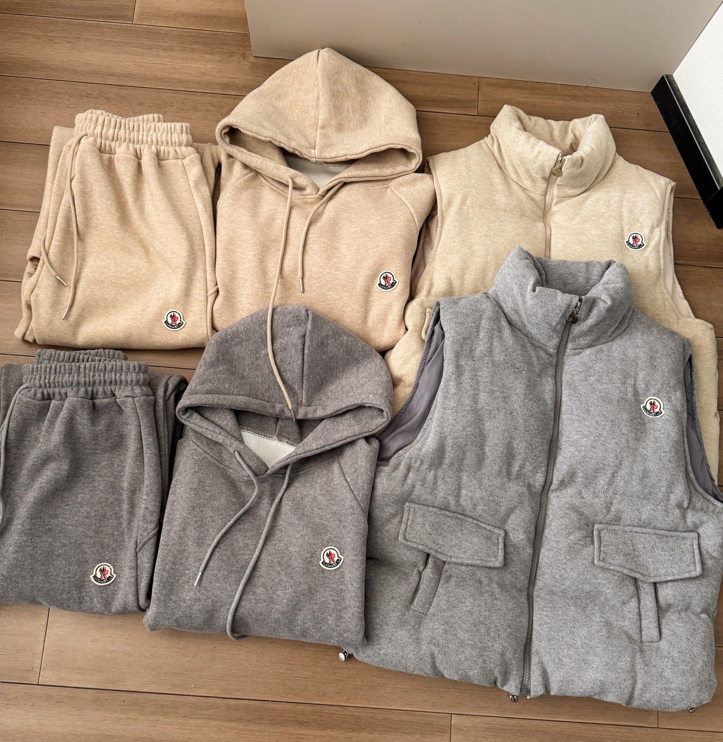 モンクレール ベスト・パーカー・スウェットパンツのお得な3点セット A31926