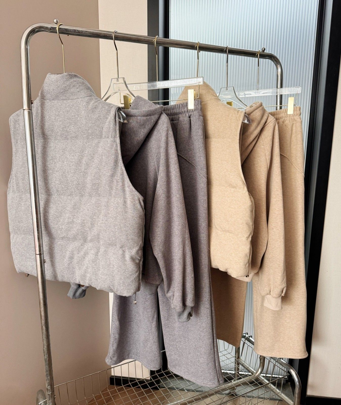 モンクレール ベスト・パーカー・スウェットパンツのお得な3点セット A31926