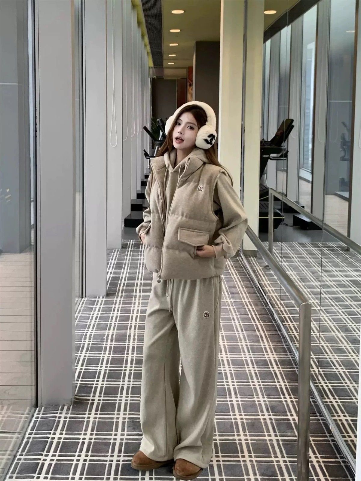 モンクレール ベスト・パーカー・スウェットパンツのお得な3点セット A31926