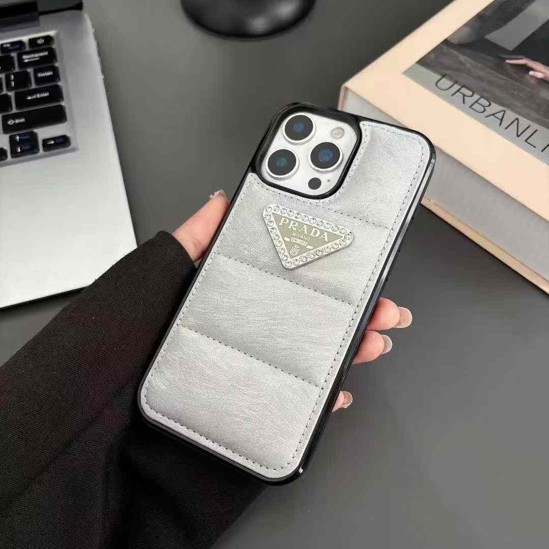 プラダiPhone17/16/15/14/13/12/11ケース