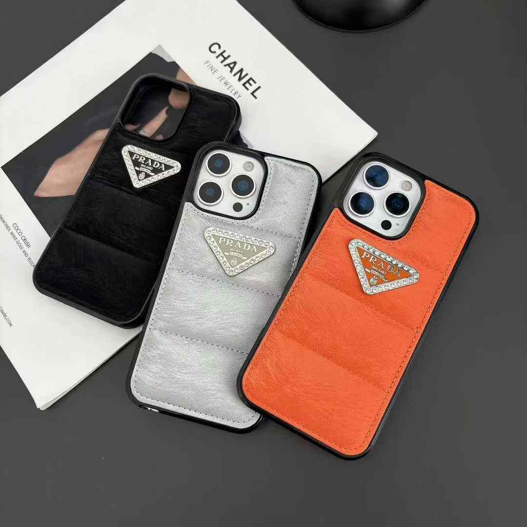 プラダiPhone17/16/15/14/13/12/11ケース