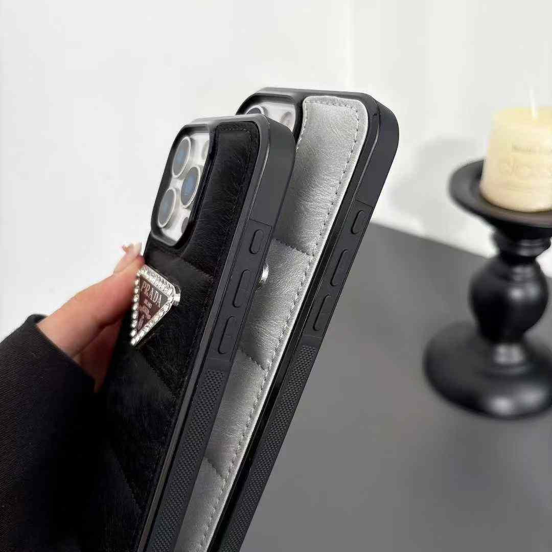 プラダiPhone17/16/15/14/13/12/11ケース