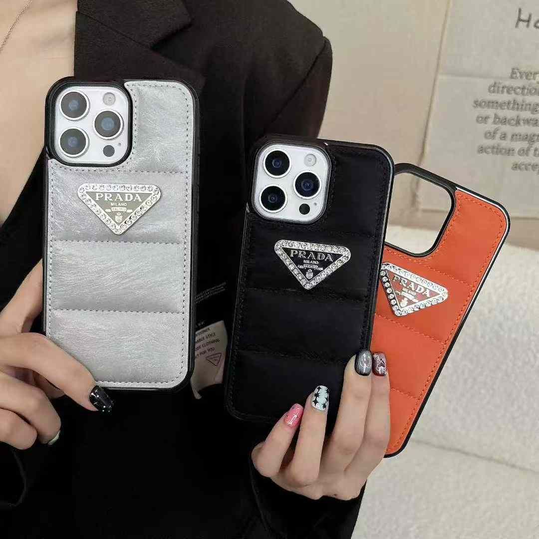 プラダiPhone17/16/15/14/13/12/11ケース