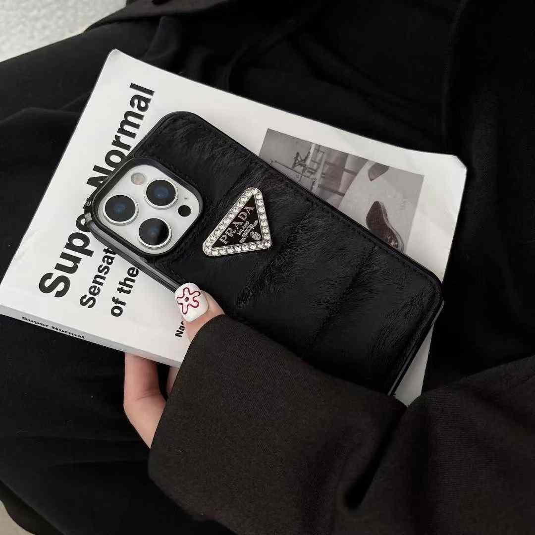プラダiPhone17/16/15/14/13/12/11ケース