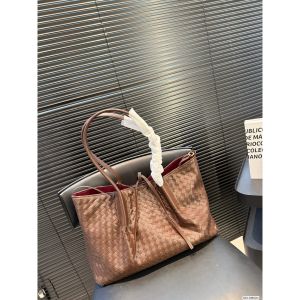 ボッテガ・ヴェネタ トートバッグ シンプル 通勤 A31938