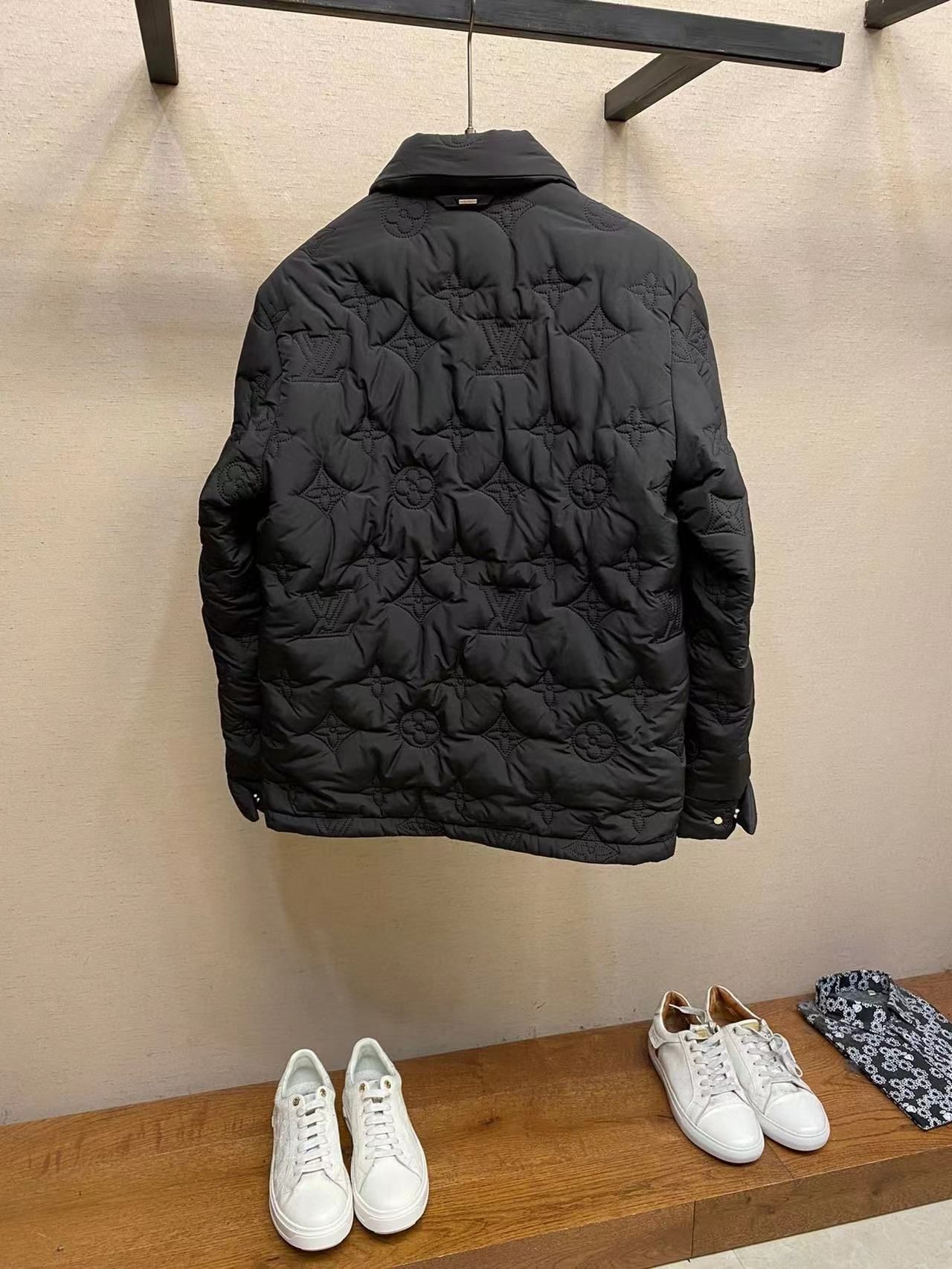 ルイヴィトン 中綿入れジャケット 刺繍ロゴ クラシック A31940