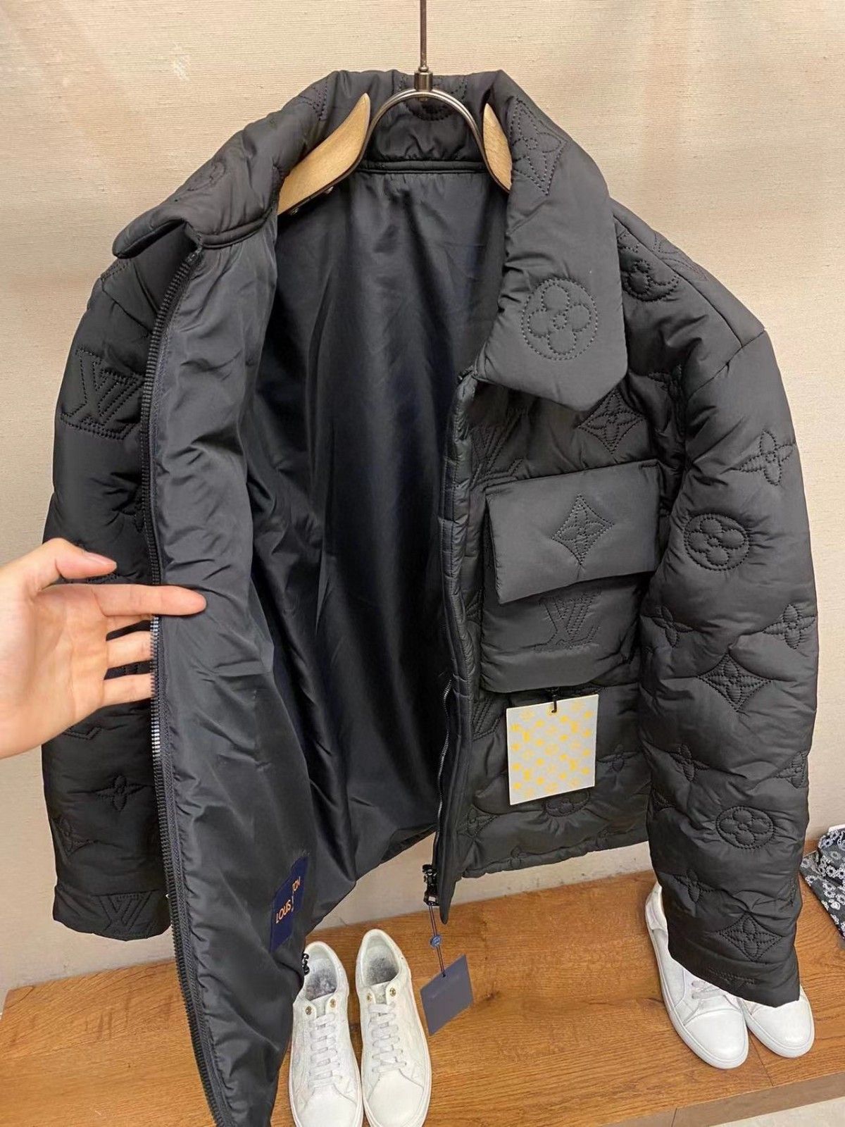 ルイヴィトン 中綿入れジャケット 刺繍ロゴ クラシック A31940