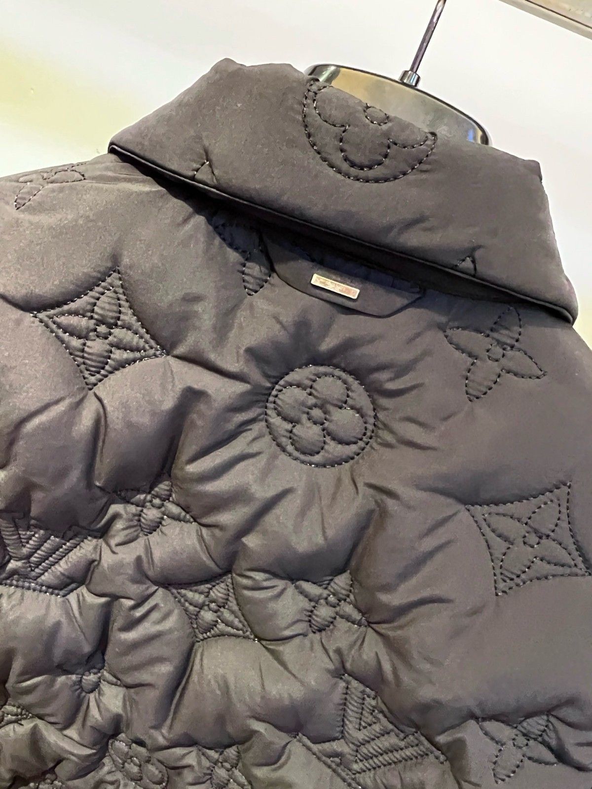 ルイヴィトン 中綿入れジャケット 刺繍ロゴ クラシック A31940