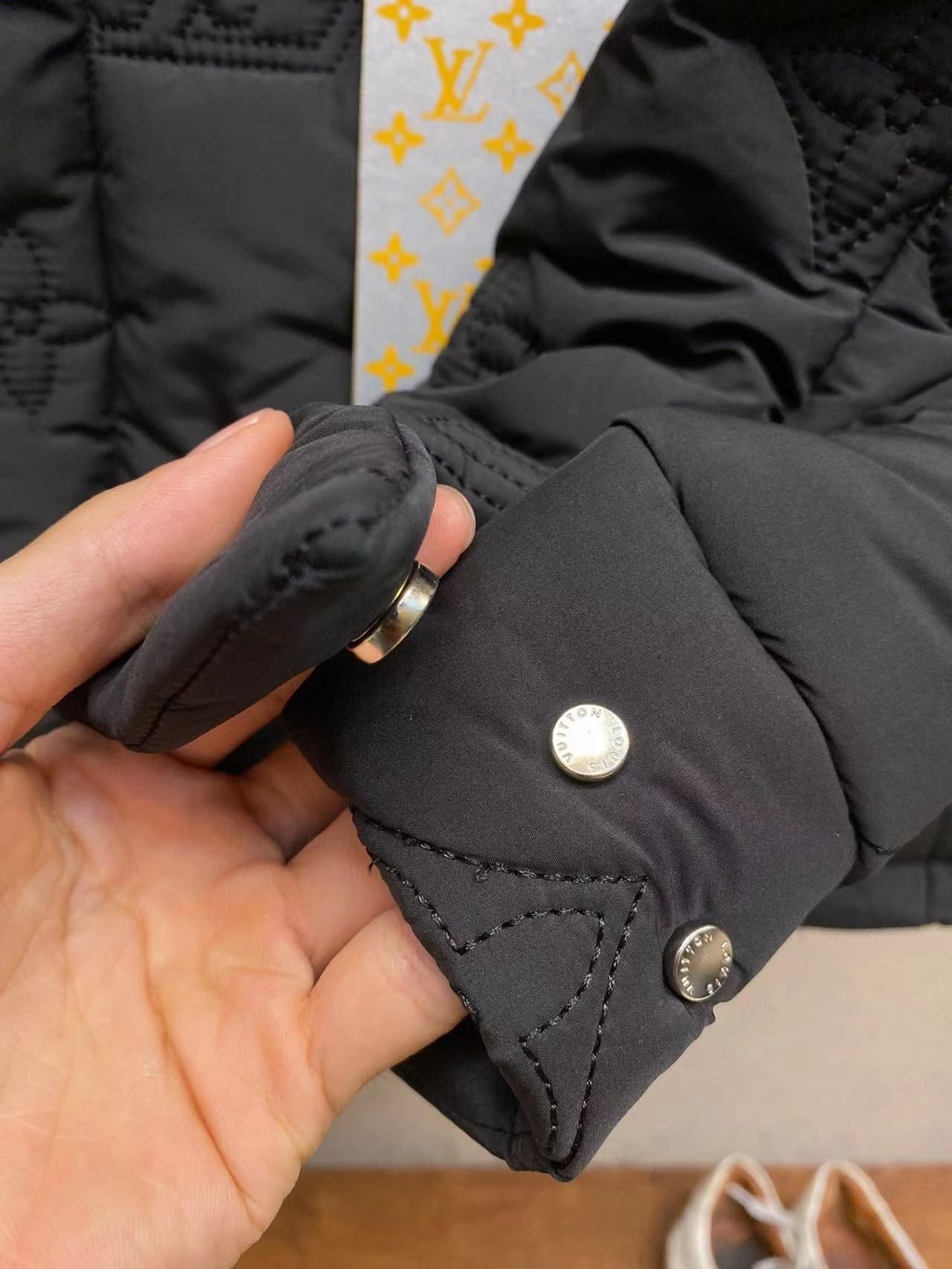 ルイヴィトン 中綿入れジャケット 刺繍ロゴ クラシック A31940