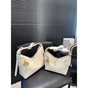 ディオール Dior Voyage ホーボーバッグ 高級 A31945