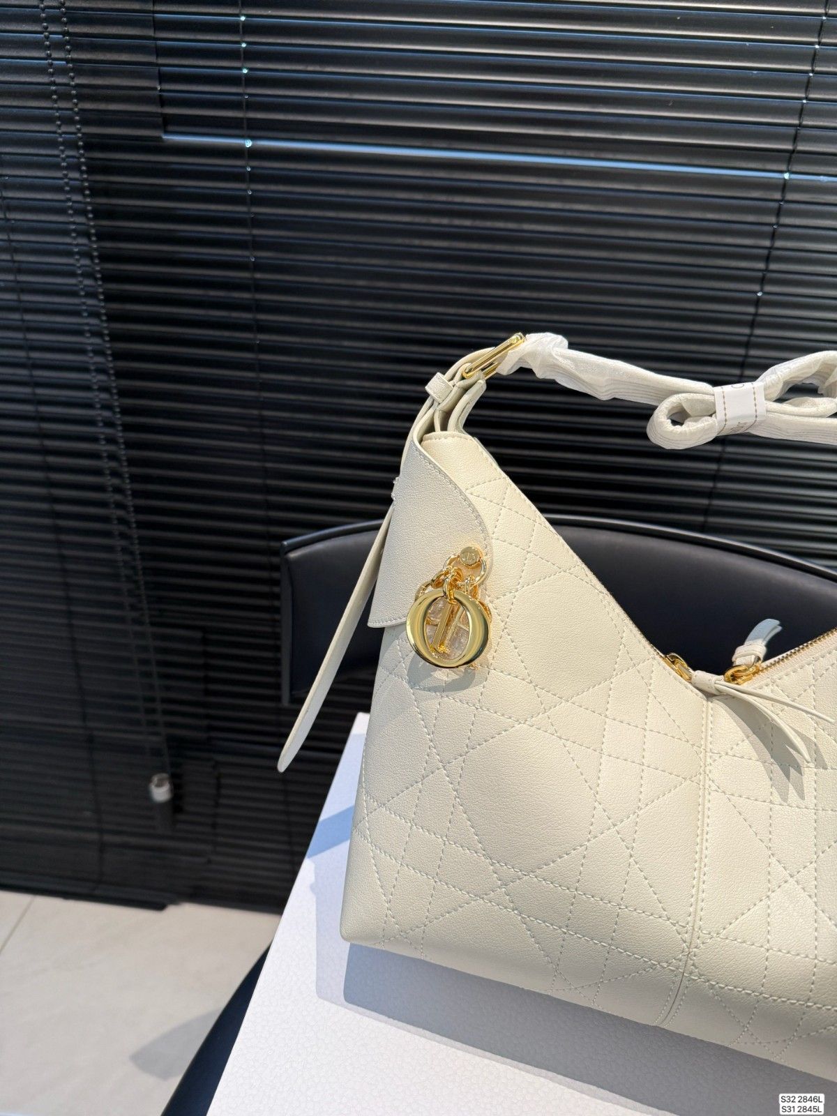 ディオール Dior Voyage ホーボーバッグ 高級 A31945