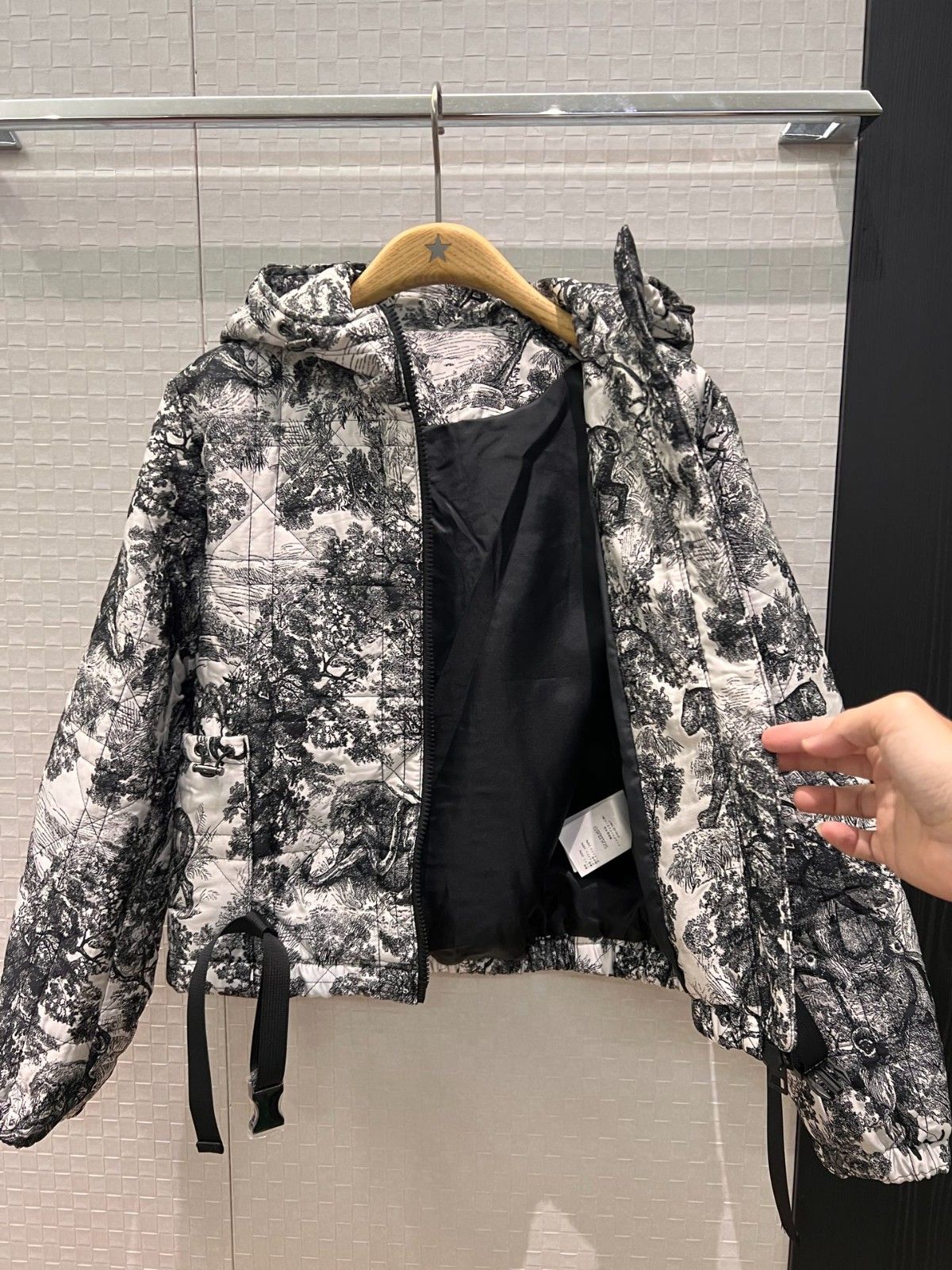 ディオール 中綿入れ ジャケット レディース向け カジュアル A31943