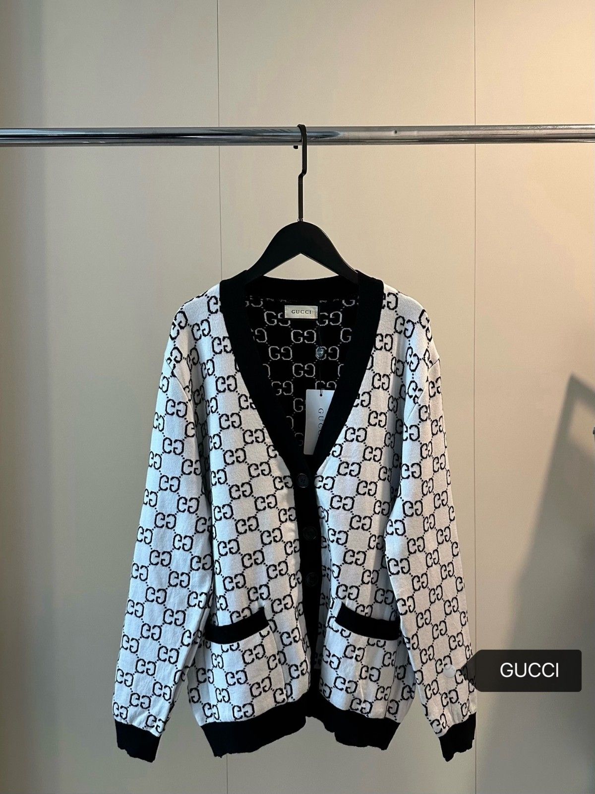 グッチ ニットカーディガン ゆったり A31939