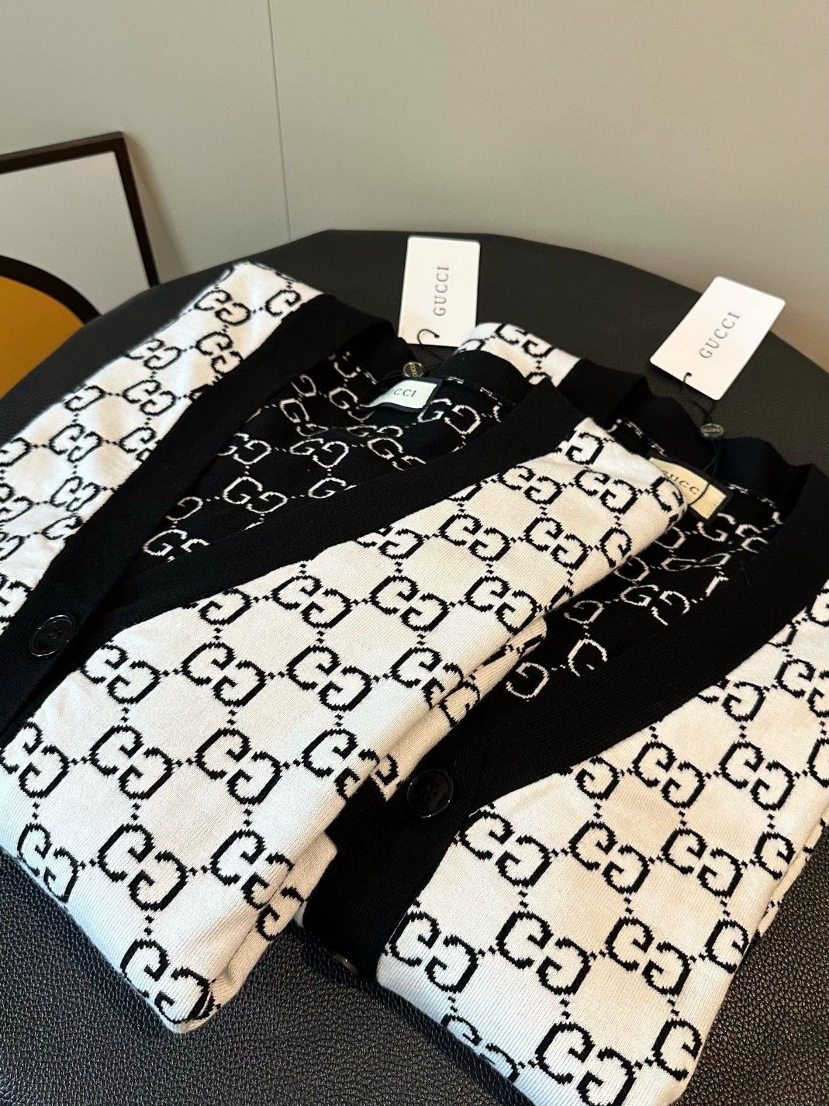 グッチ ニットカーディガン ゆったり A31939