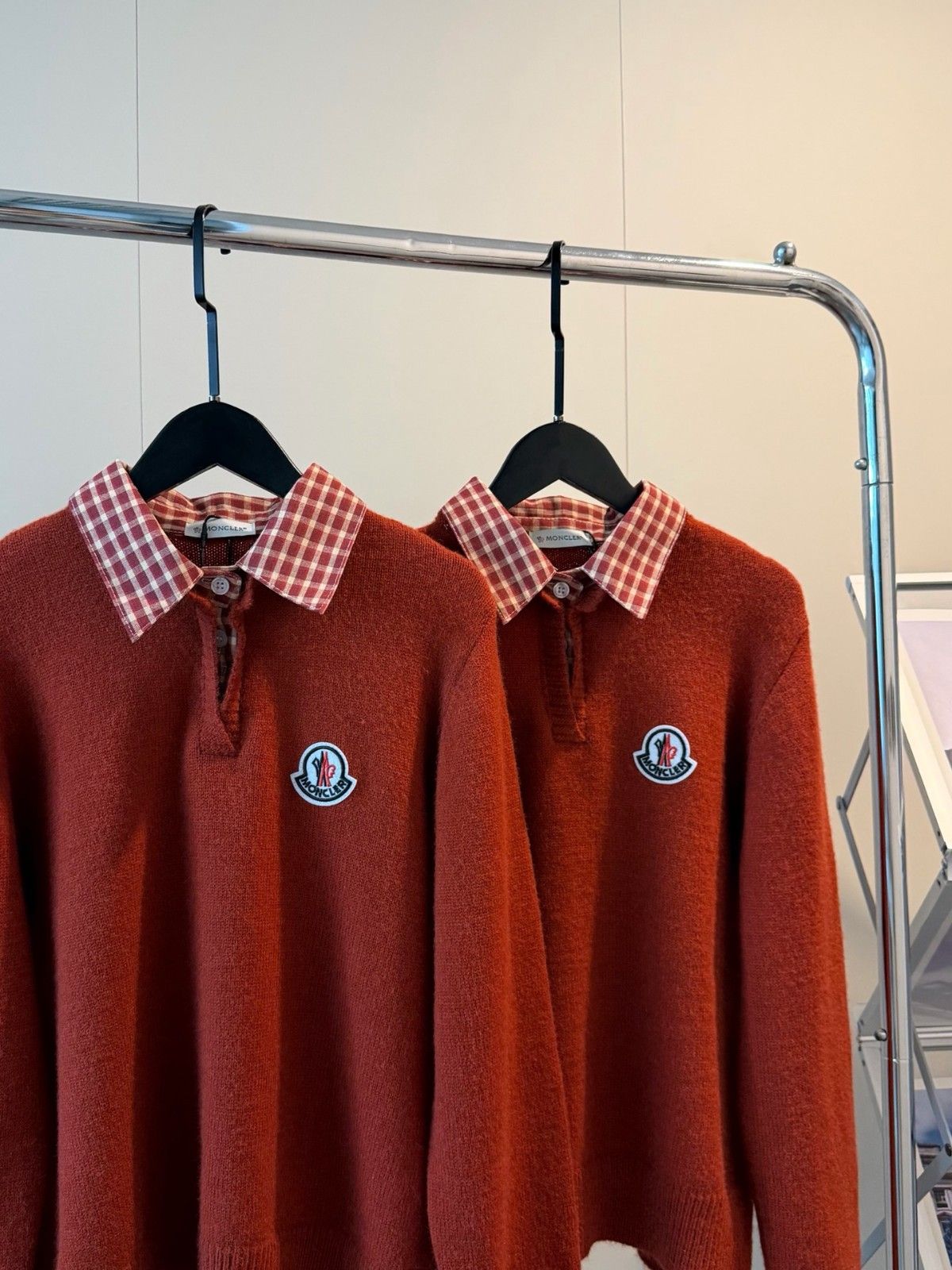モンクレール セーター 赤 レディース向け A31962